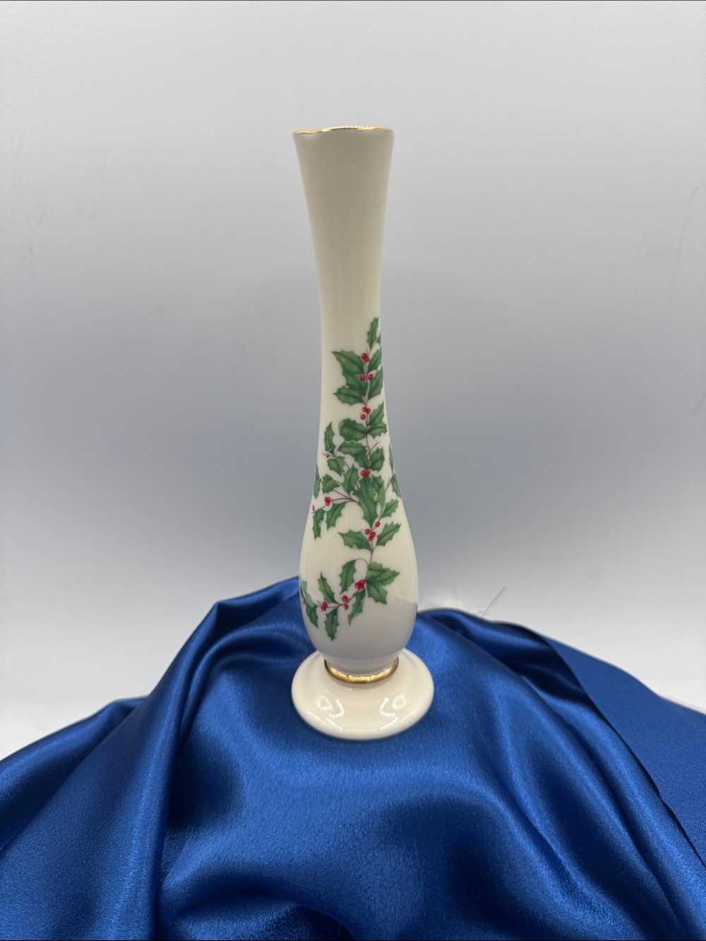 Lenox Holiday Bud Vase; Fine ivory porcelain with 24K gold accents